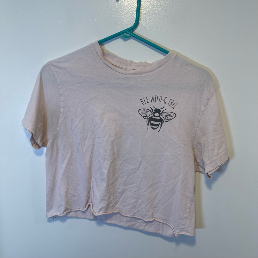 Obsessive love Bee Wild & Free‎ Graphic Tee women’s size medium